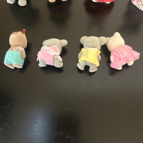 Calico Critter Family Epoch Lively Tree with Family - Picture 11 of 12